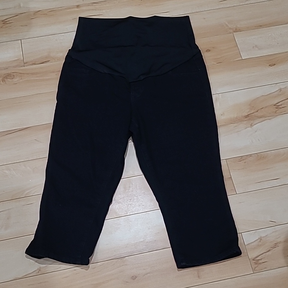 Thyme maternity women's size large black long jean shorts/capris